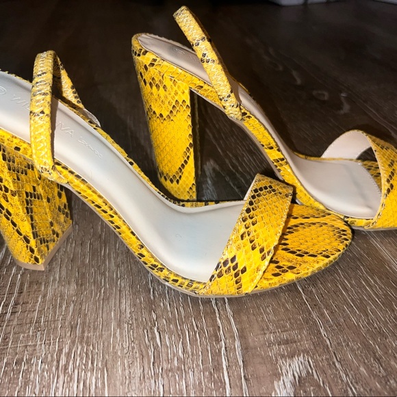 Yellow/ snake print beautiful sandal - Picture 4 of 5